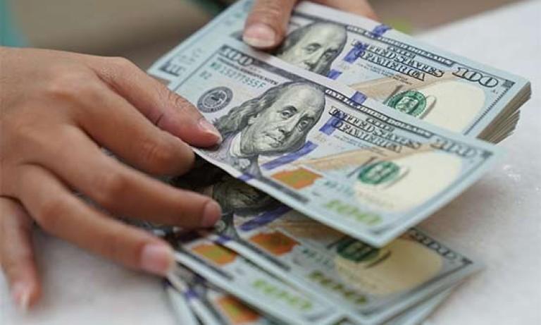 Dollar reaches all-time high of Rs226