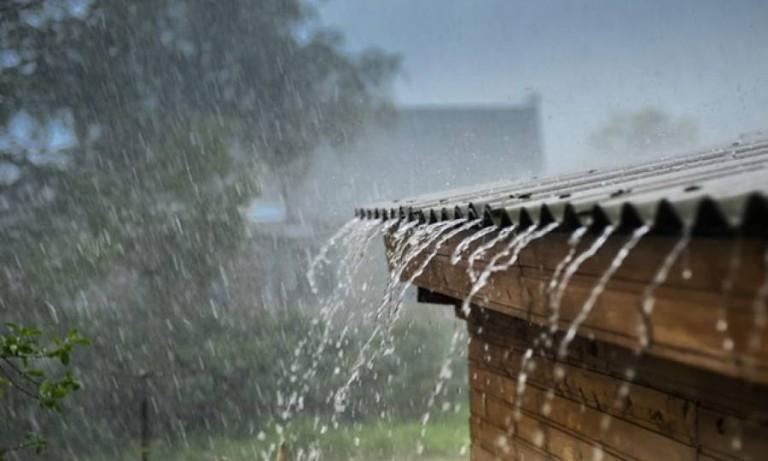 Heavy rain inundates roads, disrupts traffic in parts of Lahore