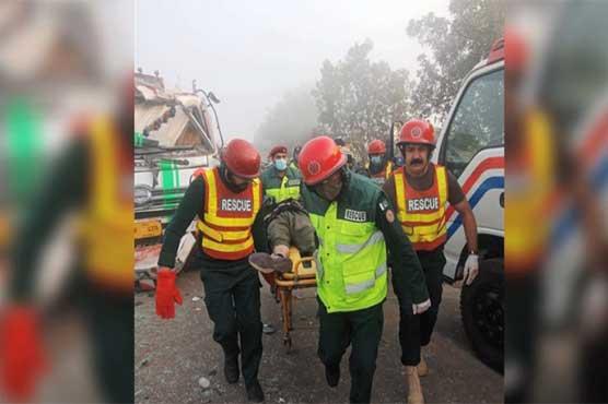 حافظ آباد: موٹروے پرتیزرفتاری کے باعث گاڑیاں ٹکرا گئیں ، 3 افراد جاں بحق 