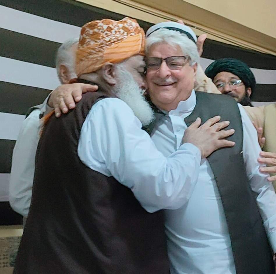 تحریک انصاف کے افتخار مہمند نے جے یو آئی میں شمولیت اختیار کر لی