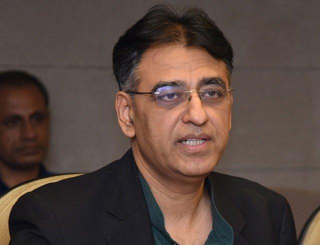 مرضی کے استعفے منظور کرنا غیرقانونی عمل ہے، اسدعمر