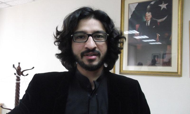 پی ٹی آئی نے سابق ڈپٹی اسپیکر دوست مزاری کو نااہل کروانے کیلئے قانونی ٹیم کو ٹاسک دے دیا