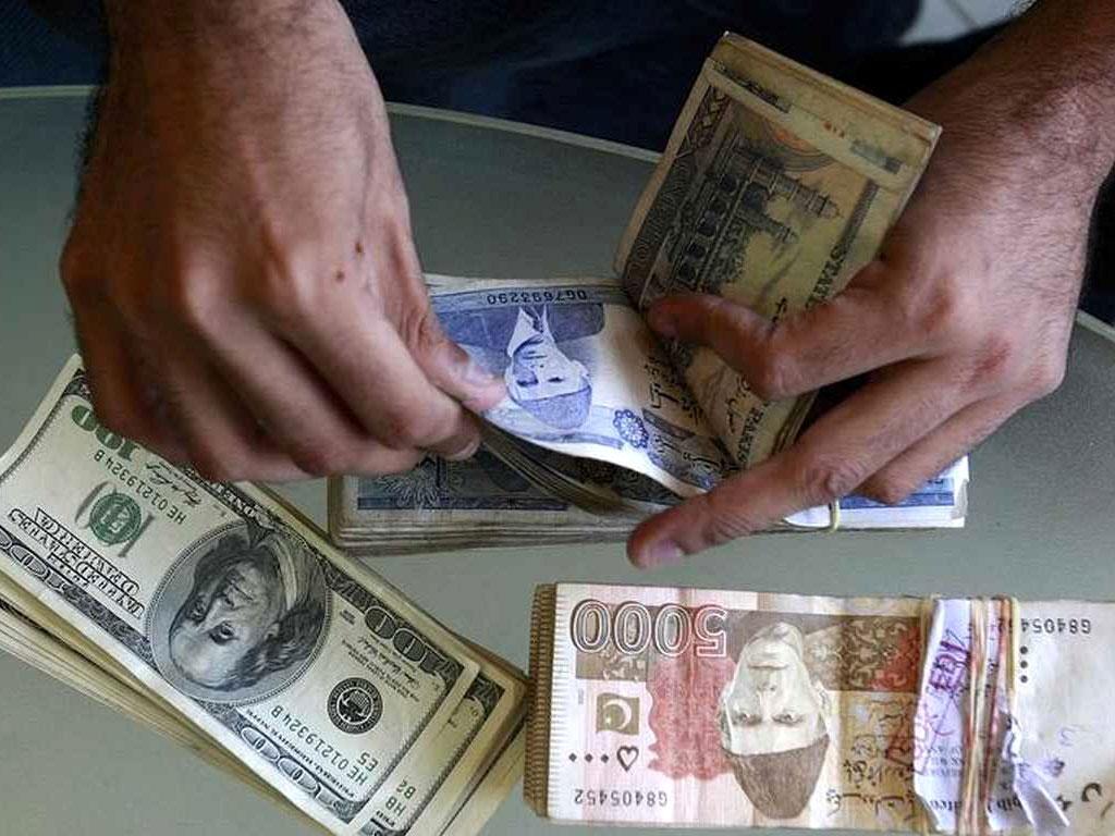 روپے کی شاندار واپسی ، ڈالر کی قیمت میں حیرت انگیز کمی