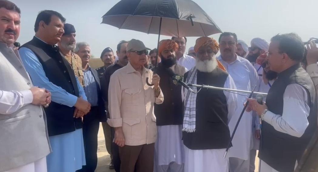 PM visits Tank to review relief and rehabilitation work in flood-affected areas