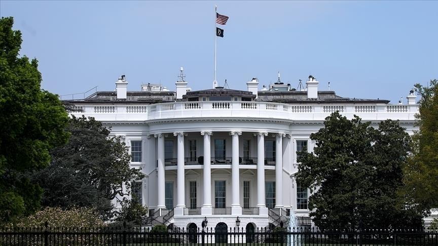 Lightning strike near White House leave four in critical condition