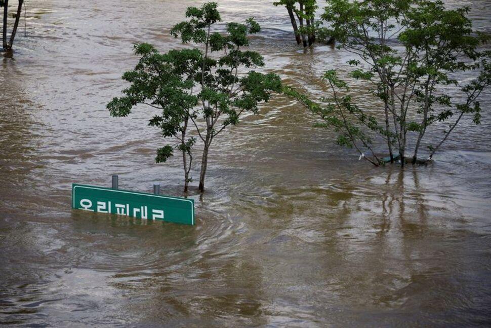 Torrential rain lessens in South Korean capital amid heavy flood damage