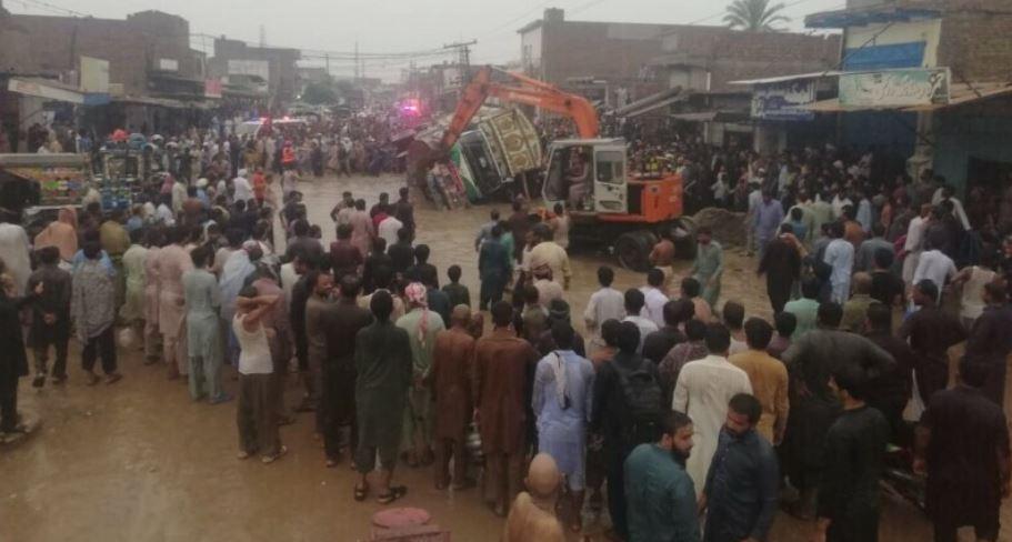 13 killed, five wounded in Rahim Yar Khan road mishap