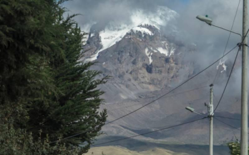 3 dead, 12 injured after fall while climbing Ecuador volcano