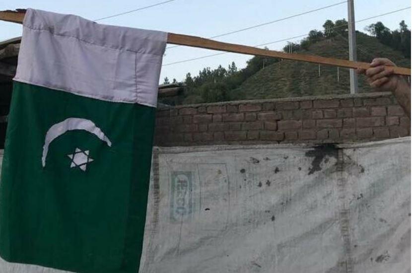 پاکستان کا 75 واں جشن آزادی: مقبوضہ کشمیر میں بھی پاکستانی پرچم لہرا دیا گیا