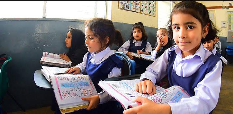 خیبر پختونخوا : موسم گرما کی تعطیلات کے بعد سکول دوبارہ کُھل گئے 