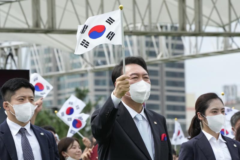 South Korea offers North economic benefits for denuclearization