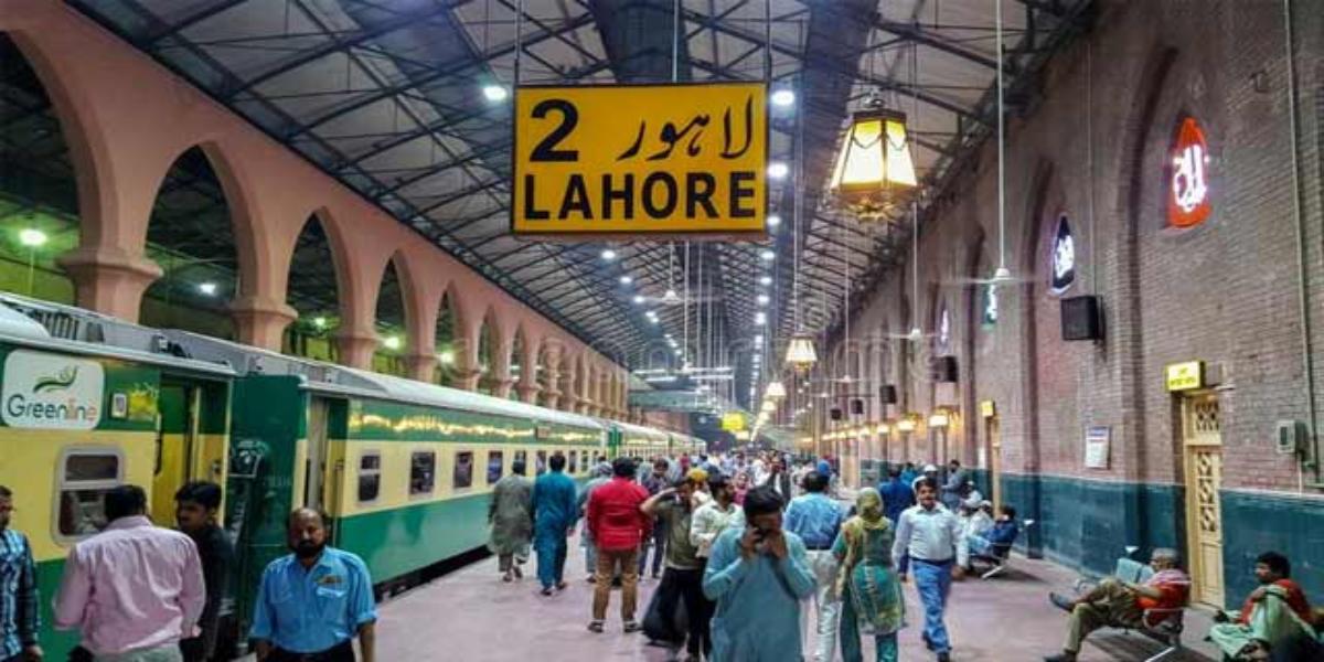 پاکستان ریلوے نے ٹرینوں کےکرایوں میں رعایت ختم کردی