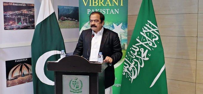 پاکستان معاشی اور سیاسی استحکام کی طرف گامزن ہے:رانا ثناء اللہ