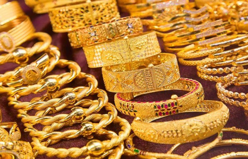 Gold price falls by Rs2,800 per tola in Pakistan