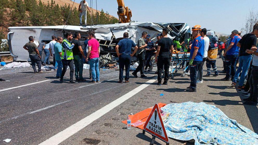 16 people killed in Turkey as bus crashes at accident site