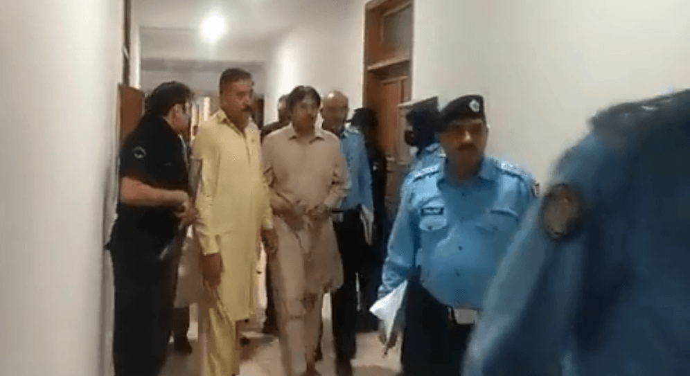 پولیس کی پارلیمنٹ لاجز میں شہباز گل کےکمرے کی تلاشی،پستول برآمد