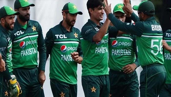 ایشیا کپ:  قومی کرکٹ اسکواڈ دوبئی  پہنچ گیا