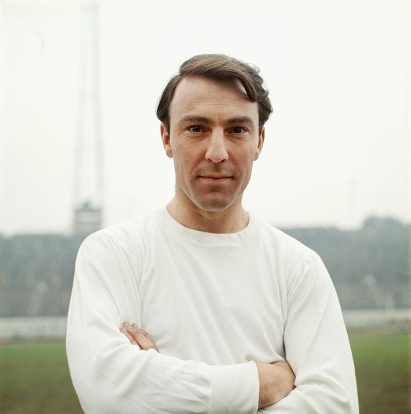 Jimmy Greaves: Former England striker, World-Cup winner dies aged 81