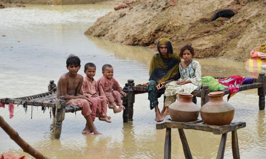 Pakistan floods leave over 30 million people devastated;  death toll climbs to over 900