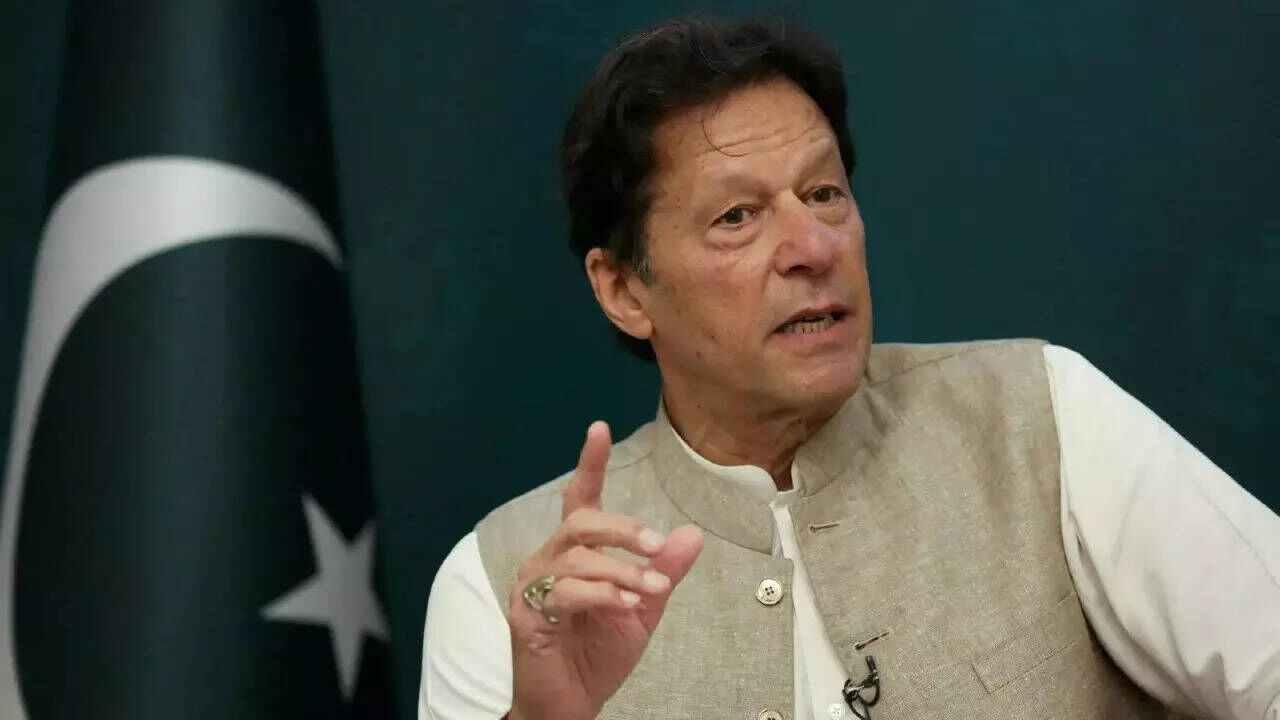 Imran alleges ‘imported’ govt, handlers advancing on ‘minus one’ formula