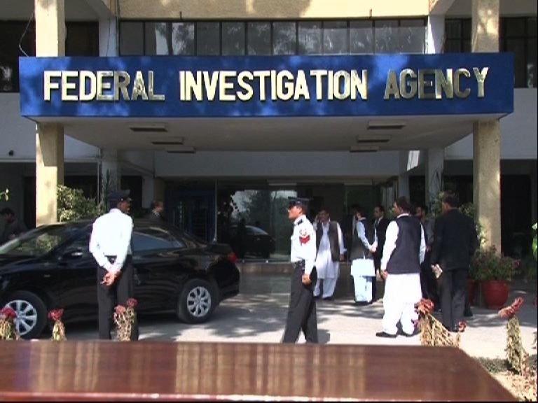 ممنوعہ فنڈنگ کیس: ایف آئی اے نے پی ٹی آئی جنرل سیکرٹری اور دیگر رہنماؤں کو طلب کرلیا