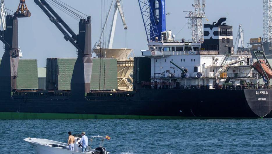 Iranian authorities seize foreign ship in Gulf for smuggling diesel