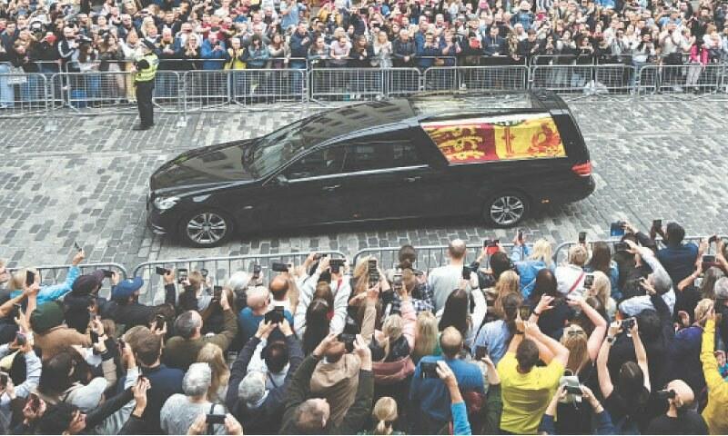 Queen’s coffin arrives in Edinburgh on solemn final journey