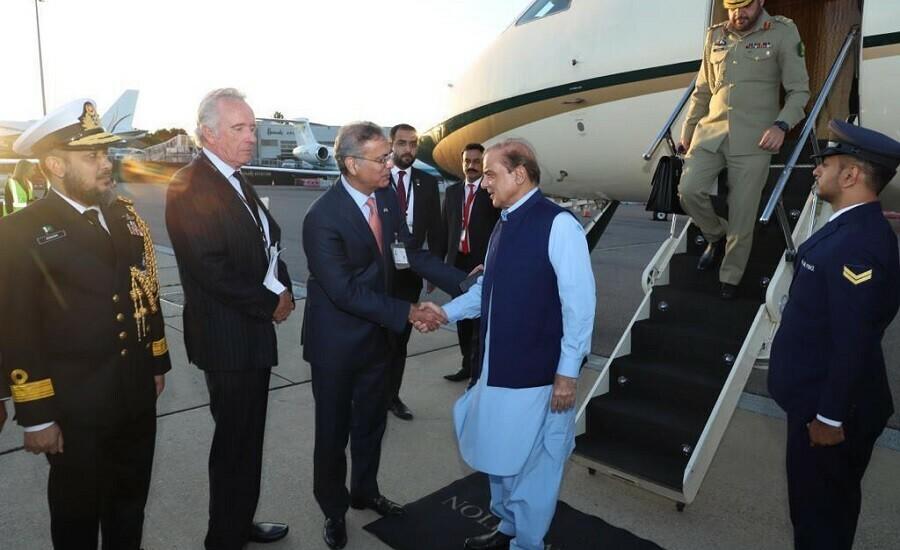 وزیراعظم شہباز شریف برطانیہ پہنچ گئے