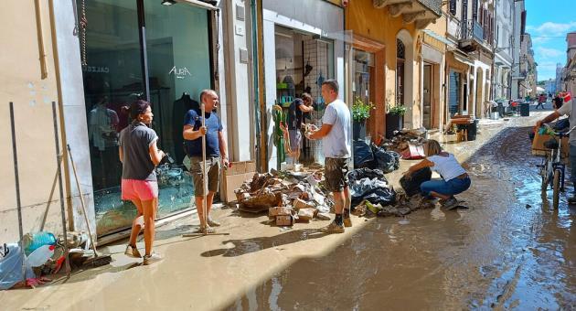 Floods in Italy kill 10; Survivors plucked from roofs, trees