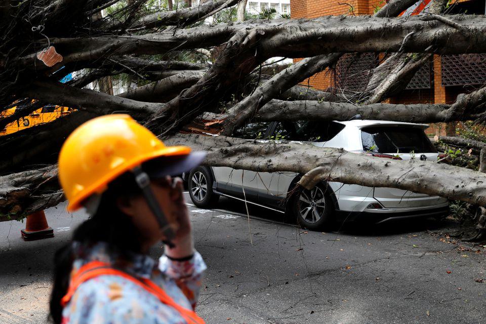 Strong earthquake hits southeastern Taiwan, building collapses