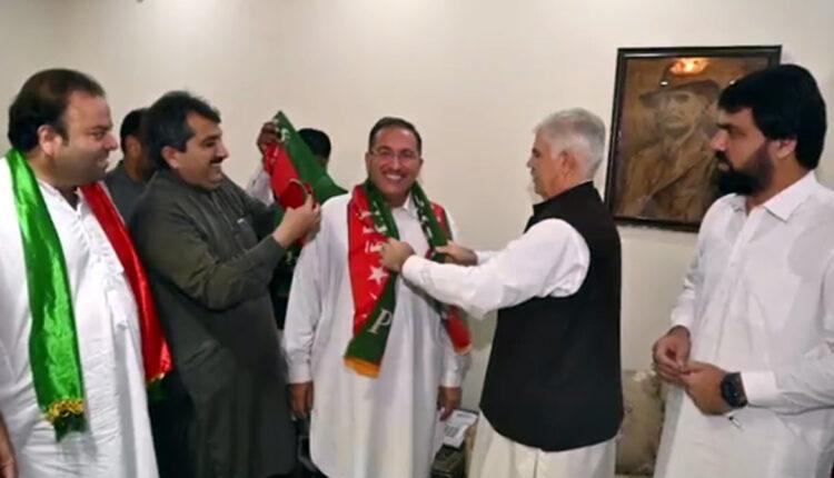 اے این پی کے سینئر رہنماءخورشید خان نے پی ٹی آئی میں شمولیت اختیار کر لی
