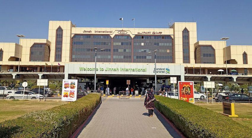 روسی طیارہ سیلاب زدگان کیلئے امداد لے کر کراچی پہنچ گیا