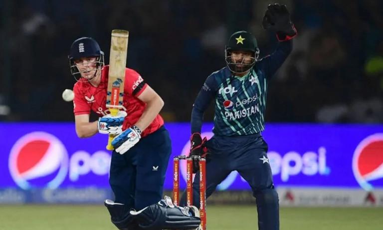 Pakistan to face England in second T20I today