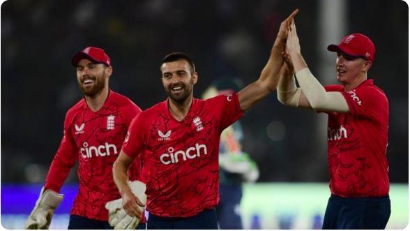 England beat Pakistan by 63 runs in third T20I