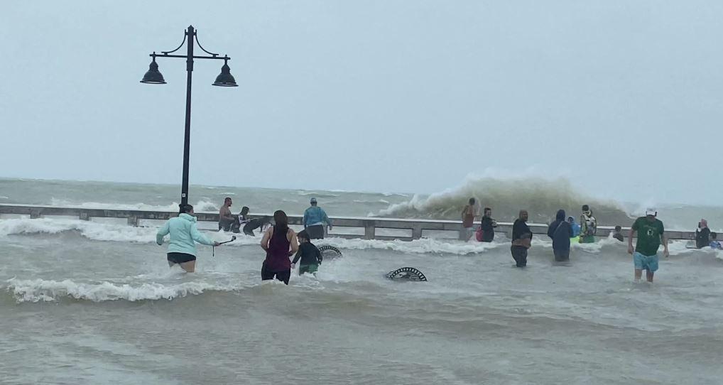 Hurricane Ian hits ashore in Florida with Category 4 fury