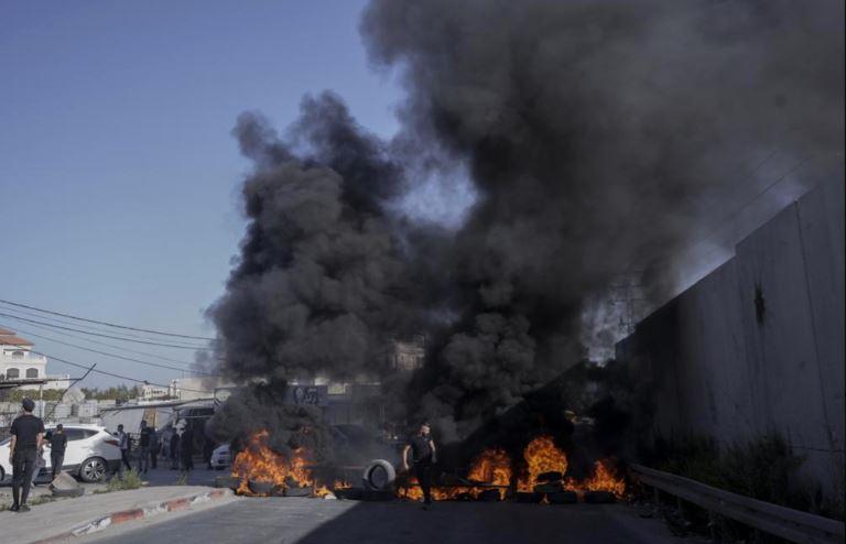 Israeli soldiers kill two Palestinians during West Bank raid