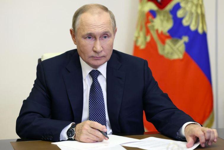 Russia's Putin signs annexation of 4 Ukrainian regions as losses balloon