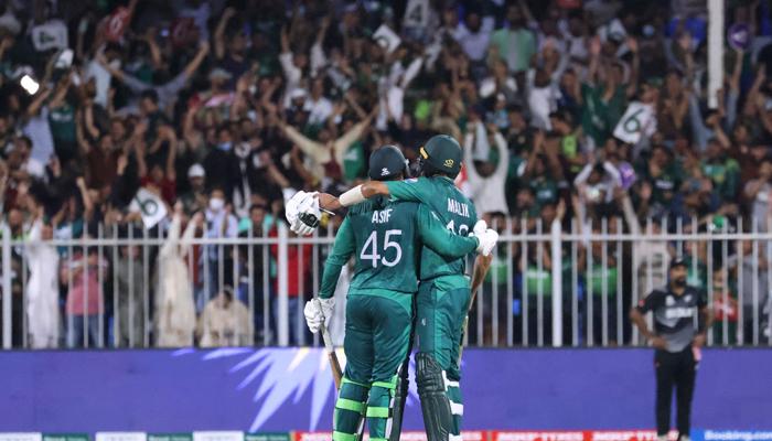 T20 tri-series: Pakistan thrash New Zealand by six wickets