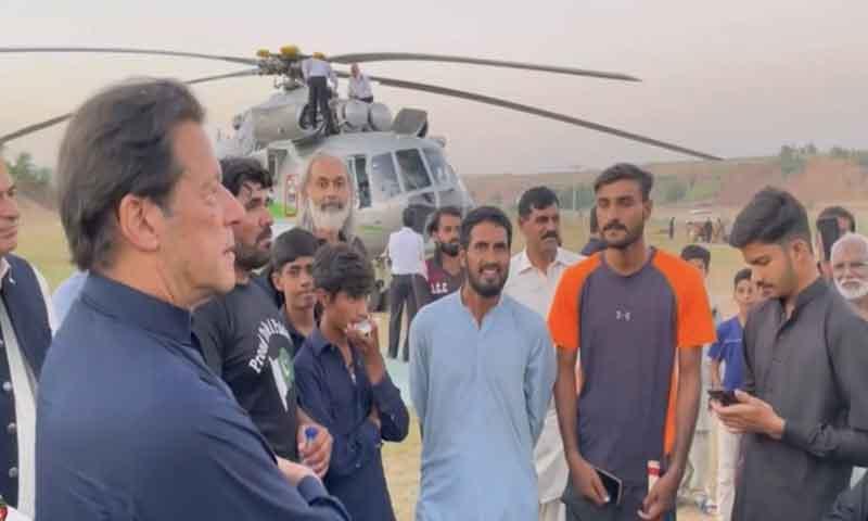 ’رضوان بہت گیندیں ضائع کرتا ہے‘ نوجوانوں کی عمران خان کو شکایت