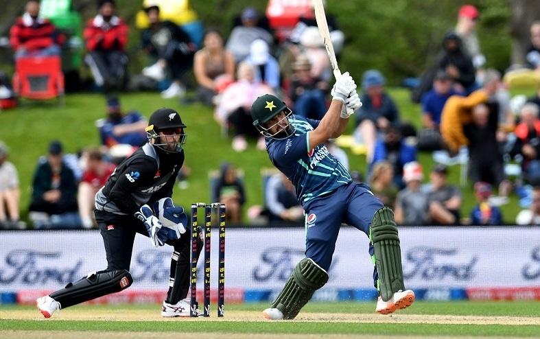 Tri-nation series: New Zealand thrash Pakistan by nine wickets