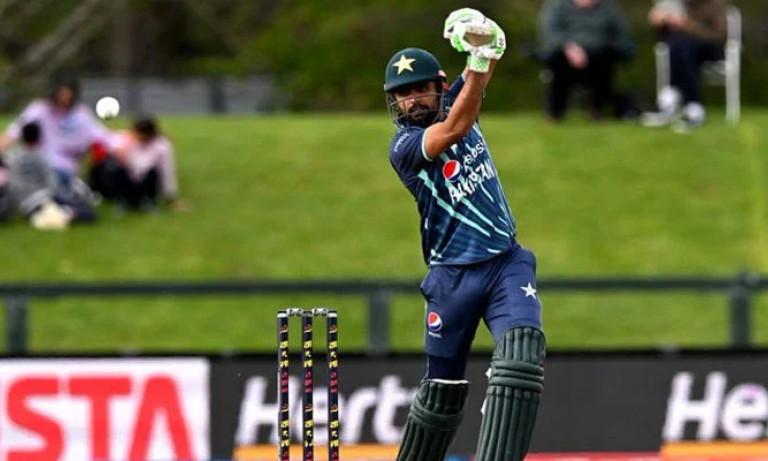 Pakistan beat Bangladesh by seven wickets