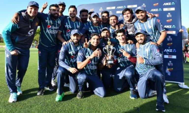 Pakistan clinch tri-nation series, beat New Zealand by 5 wickets