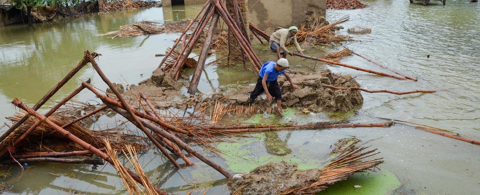 Ethiopian Ambassador distributes relief items to flood affectees 