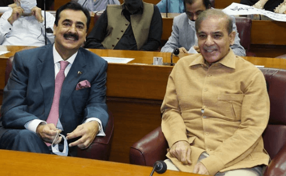 وزیراعظم شہباز شریف کا یوسف گیلانی کو ٹیلیفون، بیٹے کی کامیابی پر مبارکباد