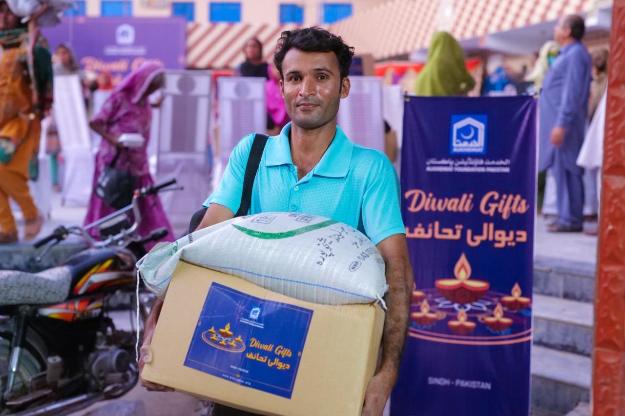 Alkhidmat distributed Diwali gifts among 500 flood-hit Hindu families in Sukkur