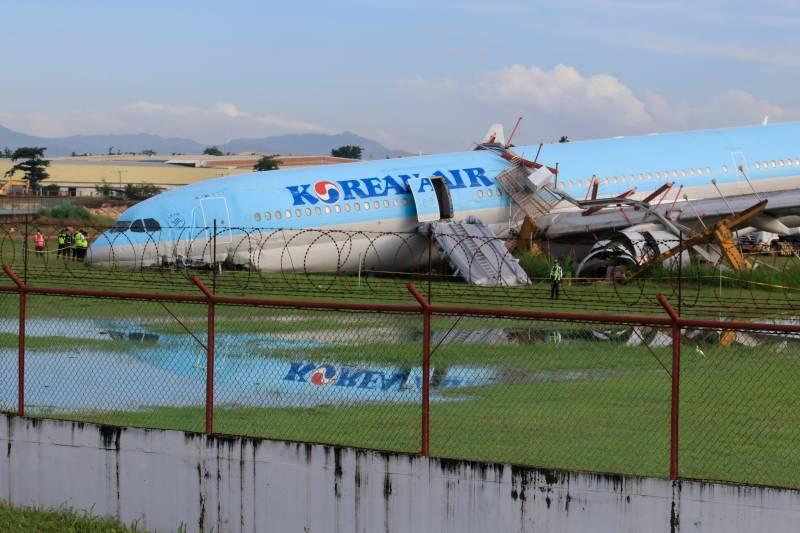 Korean Air plane skids off runway in Philippines