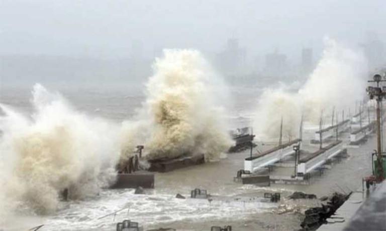 Cyclone lashes Bangladesh killing 24 people