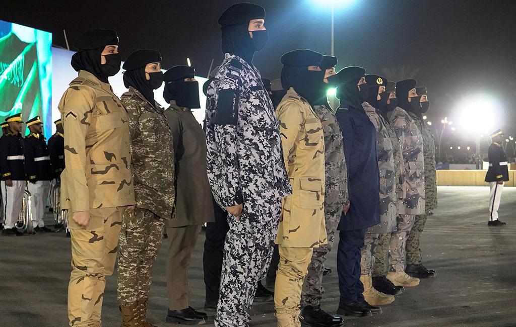 سعودی عرب کے قومی دن پر تاریخ میں پہلی بار خواتین کی فوجی پریڈ میں شرکت