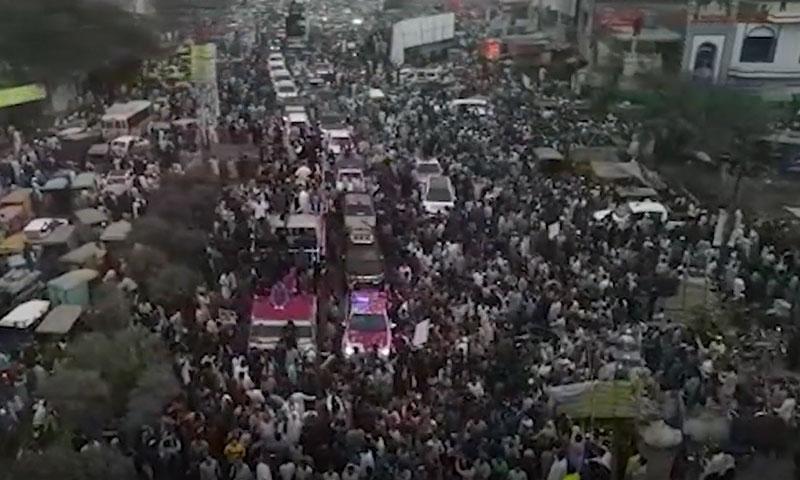 لانگ مارچ کا تیسرا روز، عمران خان پہنچ گئے