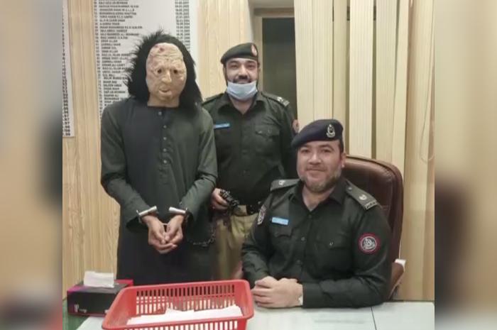 Peshawar man arrested for scaring people with ‘creepy mask’